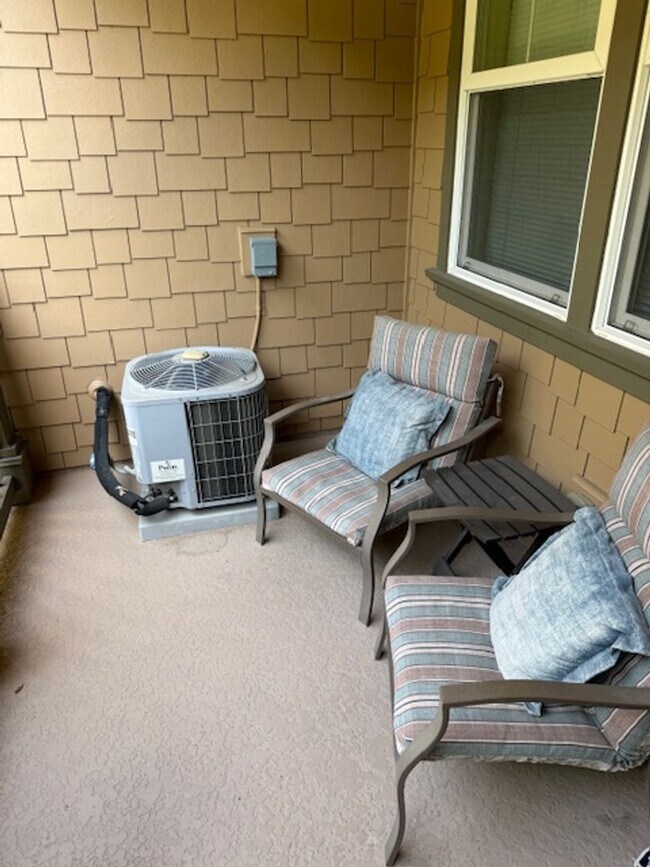 Building Photo - Well-Kept 2BD/2BA Condo Near Downtown Livermore! - Extra Large 2.5 Car Garage with Additional Sto...