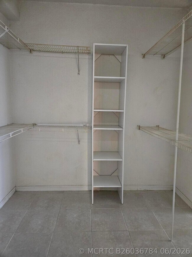 Building Photo - 781 SW 148th Ave