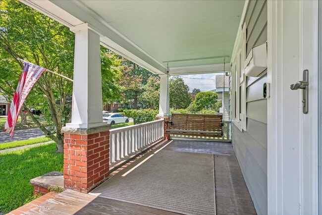 Building Photo - 1734 Hancock Ave