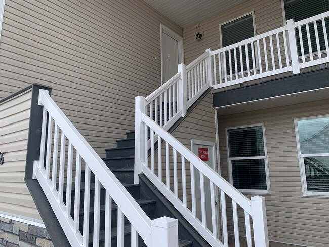 Building Photo - Modern and Open 3 Bedroom, 2 Bathroom Apartment for Rent in Idaho Falls by Real Property Manageme...