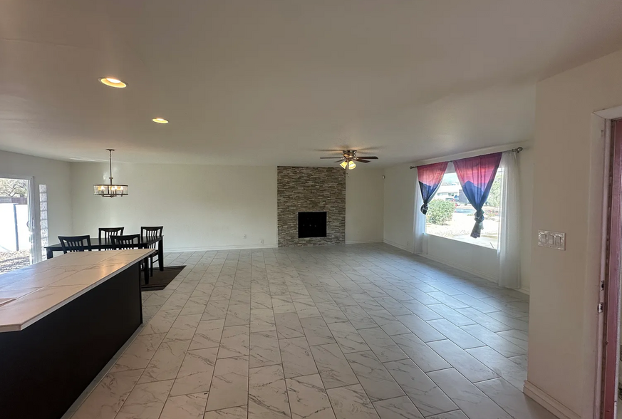 Building Photo - 111 E Pebble Beach Dr