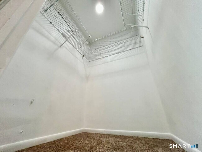 Building Photo - 19 Somers St