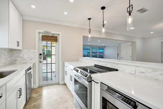 Building Photo - 1145 NE 12th Ave