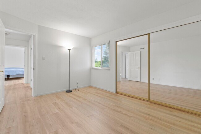 Building Photo - 142 Burgess Ct