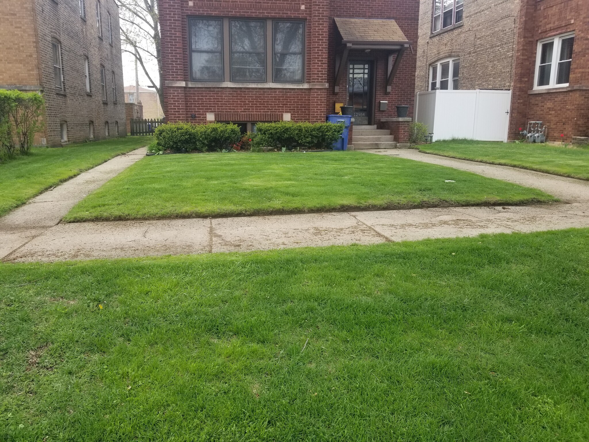 Building Photo - 12954 Maple Ave