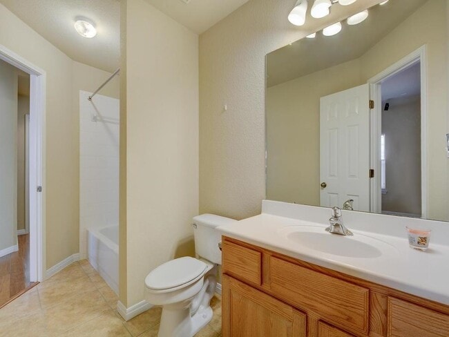 Building Photo - 2412 Tivoli Dr