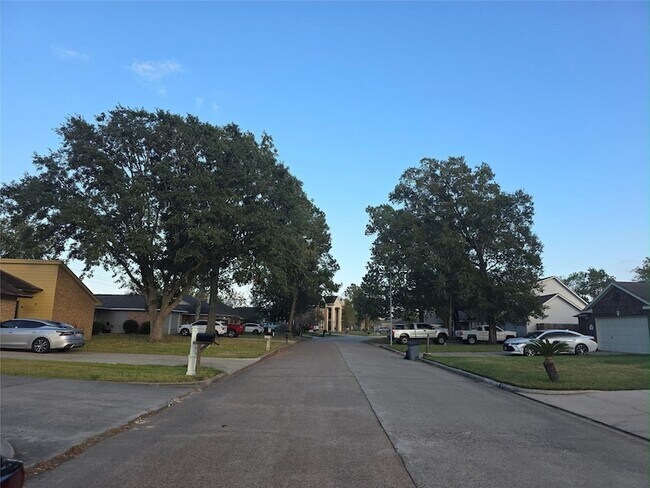 Building Photo - 427 Vane Way