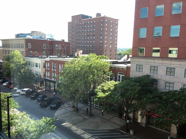 Building Photo - 875 Elm St