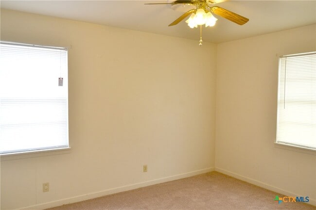 Building Photo - 1323 Gardenia Ave
