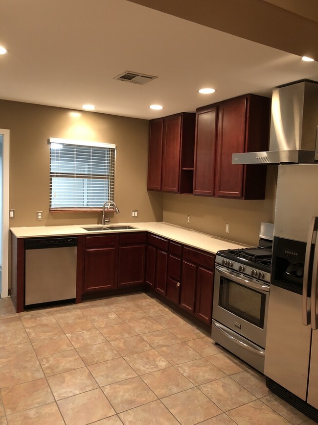 Building Photo - Updated Florence Park South Bungalow! 2 Be...
