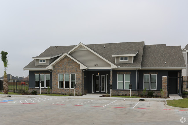 Building Photo - Riverstone Apartments