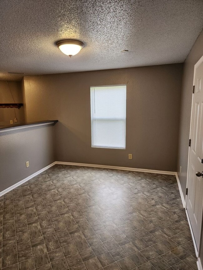 Building Photo - Great single family home!