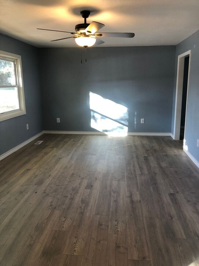 Building Photo - Charming Home in Bald Knob – Quiet Street, Spacious Yard, Move-In Ready!