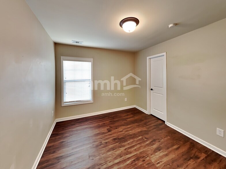 Building Photo - 531 Crestmont Ln