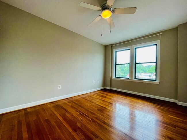 Building Photo - Sunny 2BR on 14th Street in Columbia Heights w/ Parking
