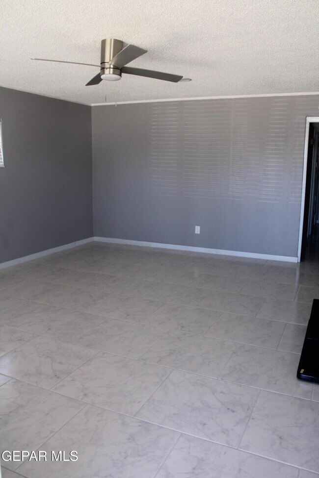 Building Photo - 1507 Dennis Cir
