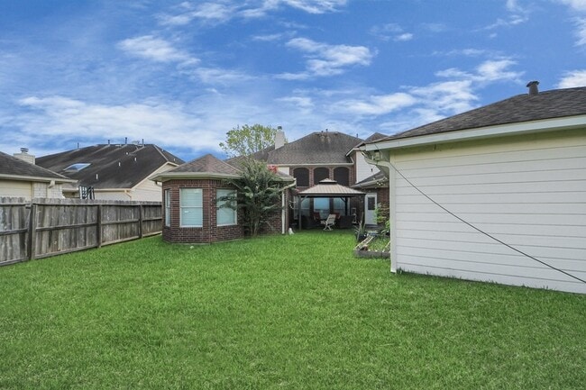 Building Photo - 922 Bayhill Dr
