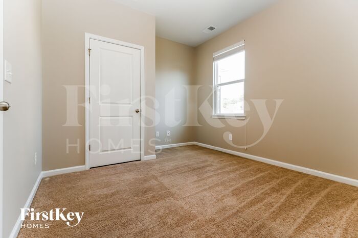 Building Photo - 4845 Hawkins Dr