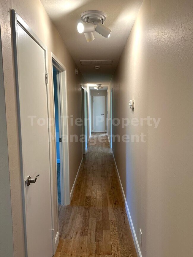 Building Photo - Beautiful 5 Bed, 2 Bath, 2,066 Sqft Pleasa...