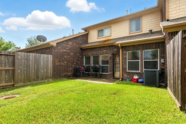 Building Photo - 8904 Clovermist Dr
