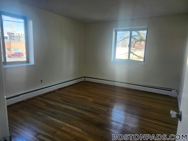 Building Photo - 122 Dustin St