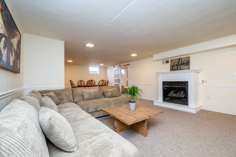 Building Photo - 2767 Oakwood Ln