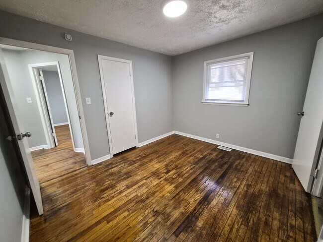 Building Photo - 2703 Kristen Dr E