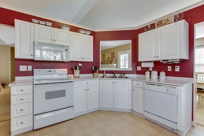 Building Photo - The perfect 3 bed, 2 bath home located in ...