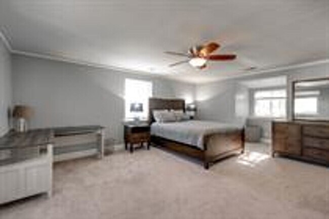 Building Photo - Beautiful Brick Home In A Desirable Location