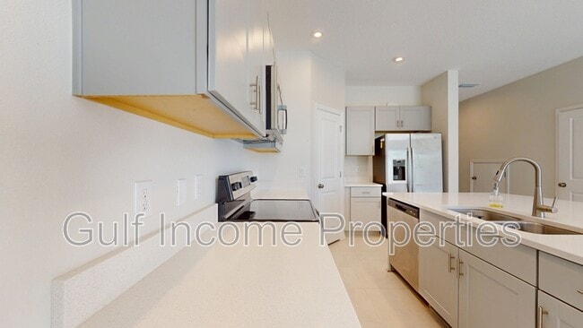 Building Photo - 10340 Oakside Dr