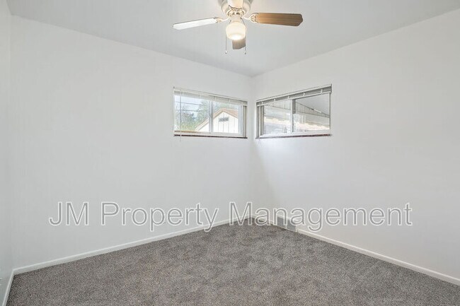 Building Photo - 1211 S Shoshone St