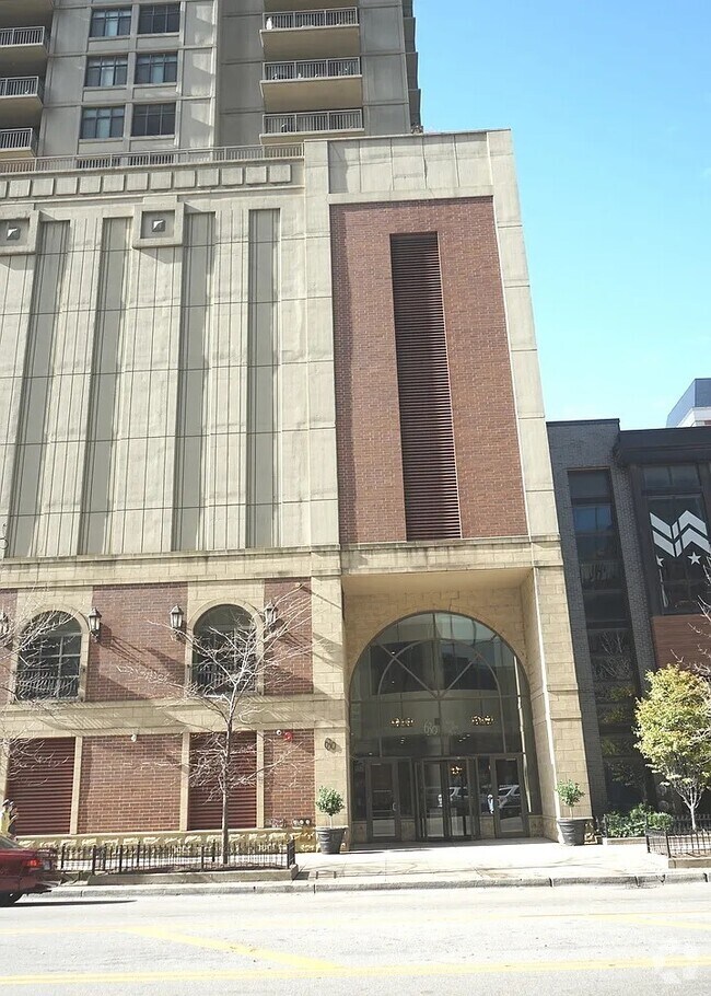 Building Photo - 630 N State St