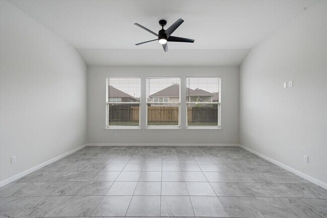 Building Photo - 117 Falkland St