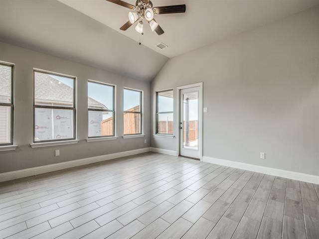 Building Photo - 512 Redbud Dr