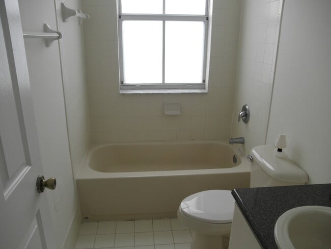 Building Photo - Shoma Townhomes