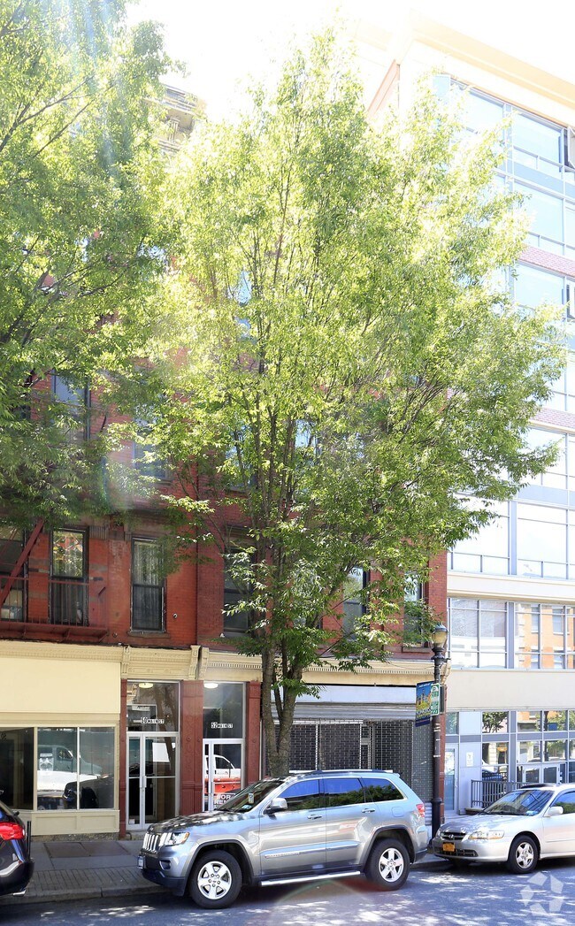 Building Photo - 52 Main St