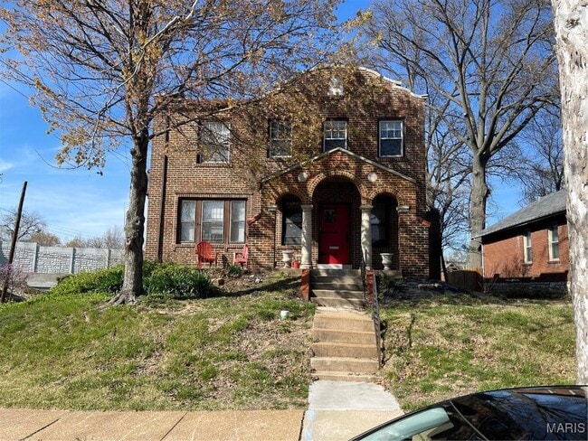 Primary Photo - 1340 Yale Ave