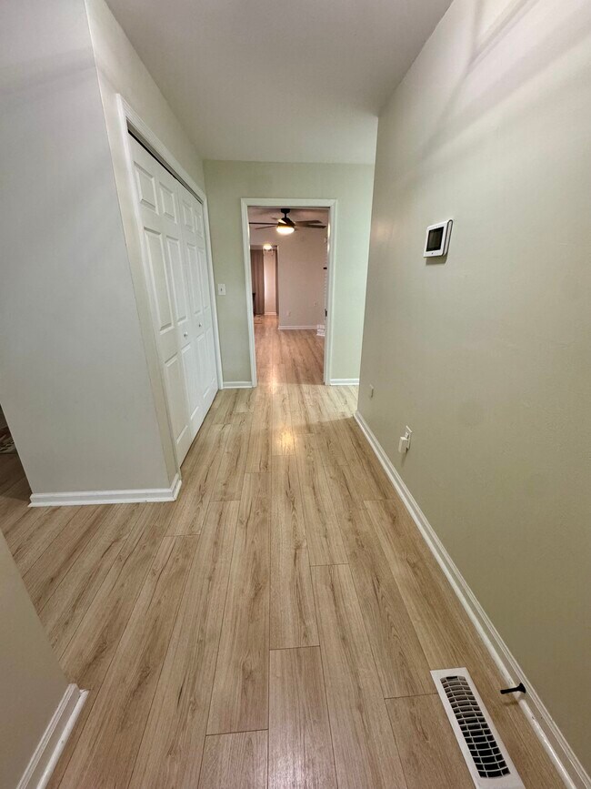 Building Photo - 303 Long Leaf Dr