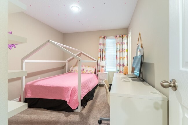 Building Photo - Stunning, Pet-Friendly, 4 Double bedroom, 2.5 Bathroom Home in Crosswind Point, Parrish