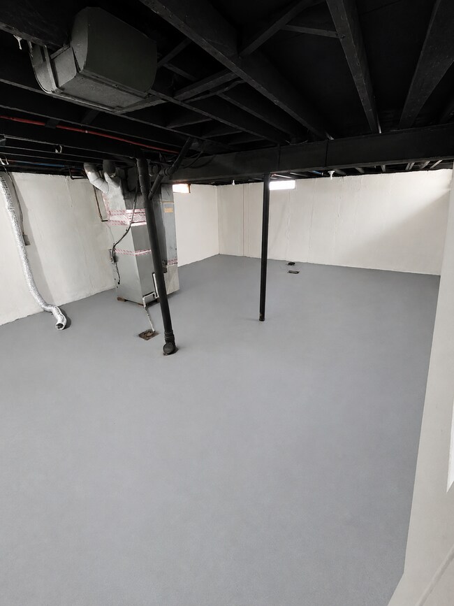 Building Photo - Fully updated like new inside! Central Air! Convenient location!