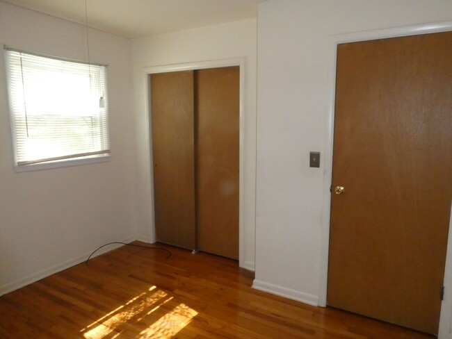 Building Photo - 2600 Braemore Rd
