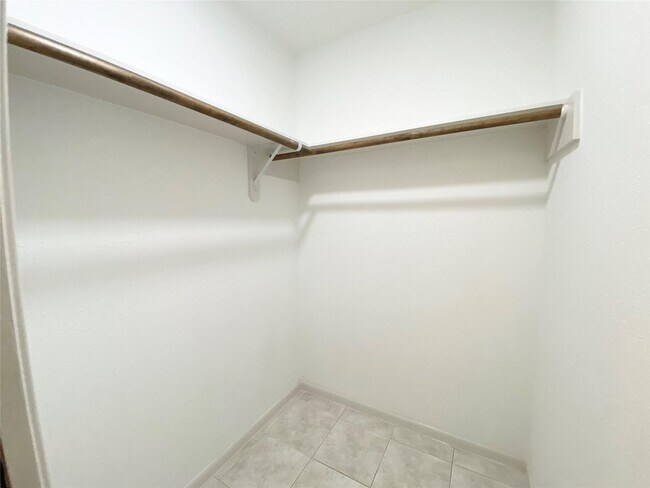 Building Photo - 26411 Maplewood Dr