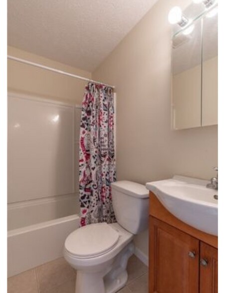 Building Photo - 38465 North Ln