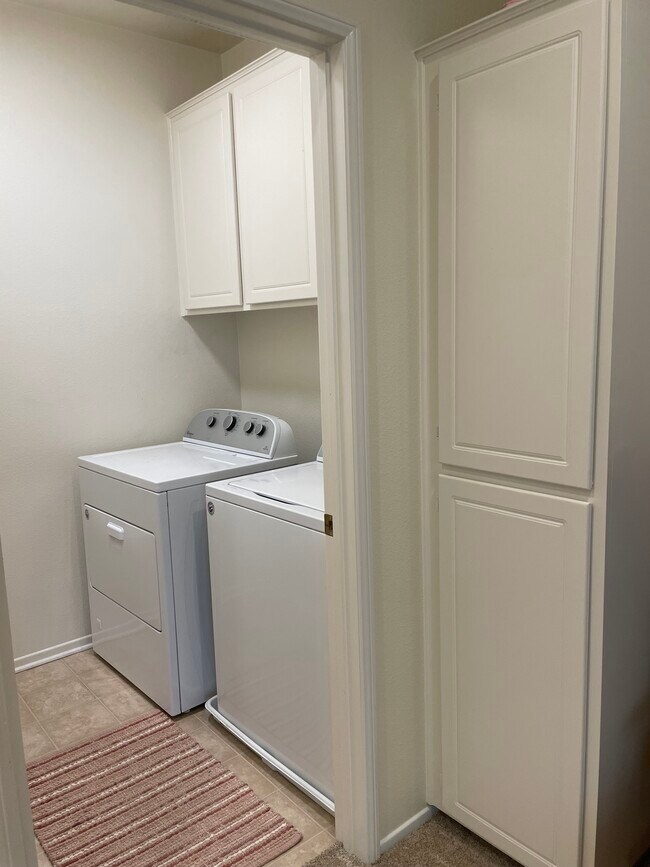 Building Photo - 28064 Dickason Dr