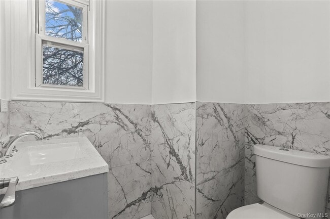 Building Photo - 1631 Paulding Ave