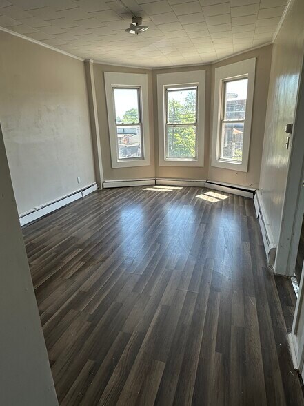 Building Photo - 144 N 8th St