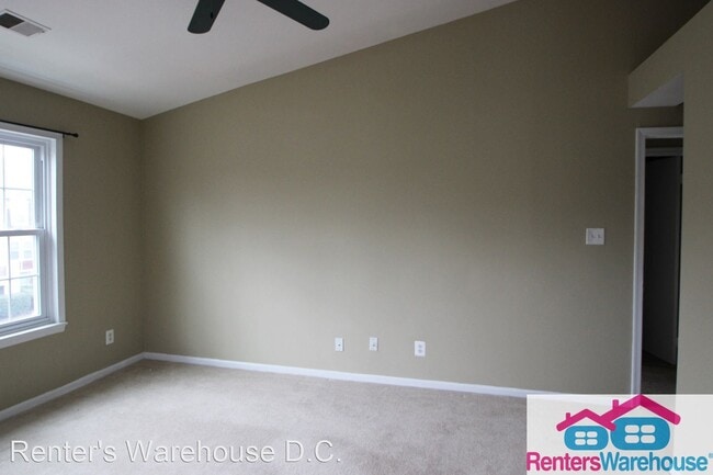 Building Photo - 12898 Grays Pointe Rd