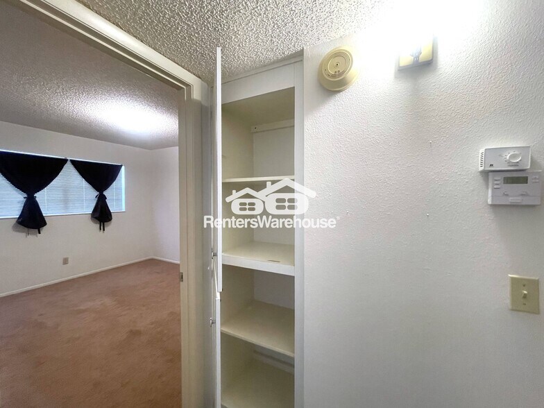 Building Photo - 2460 Persian Dr