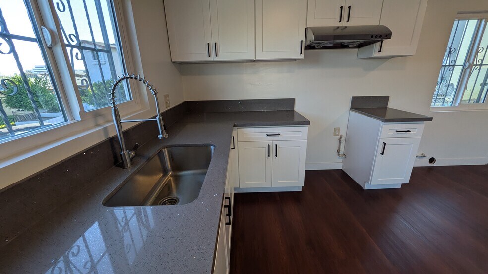 KITCHEN - 4111 Abner St