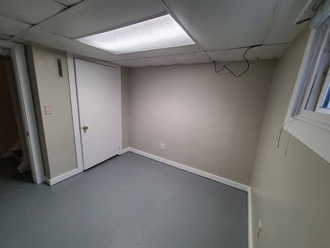 Building Photo - 2 Bedroom Home in Normal